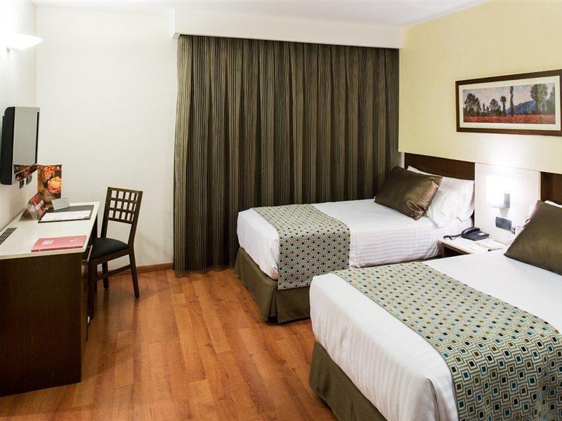 Catalonia Born Hotel Барселона Екстериор снимка