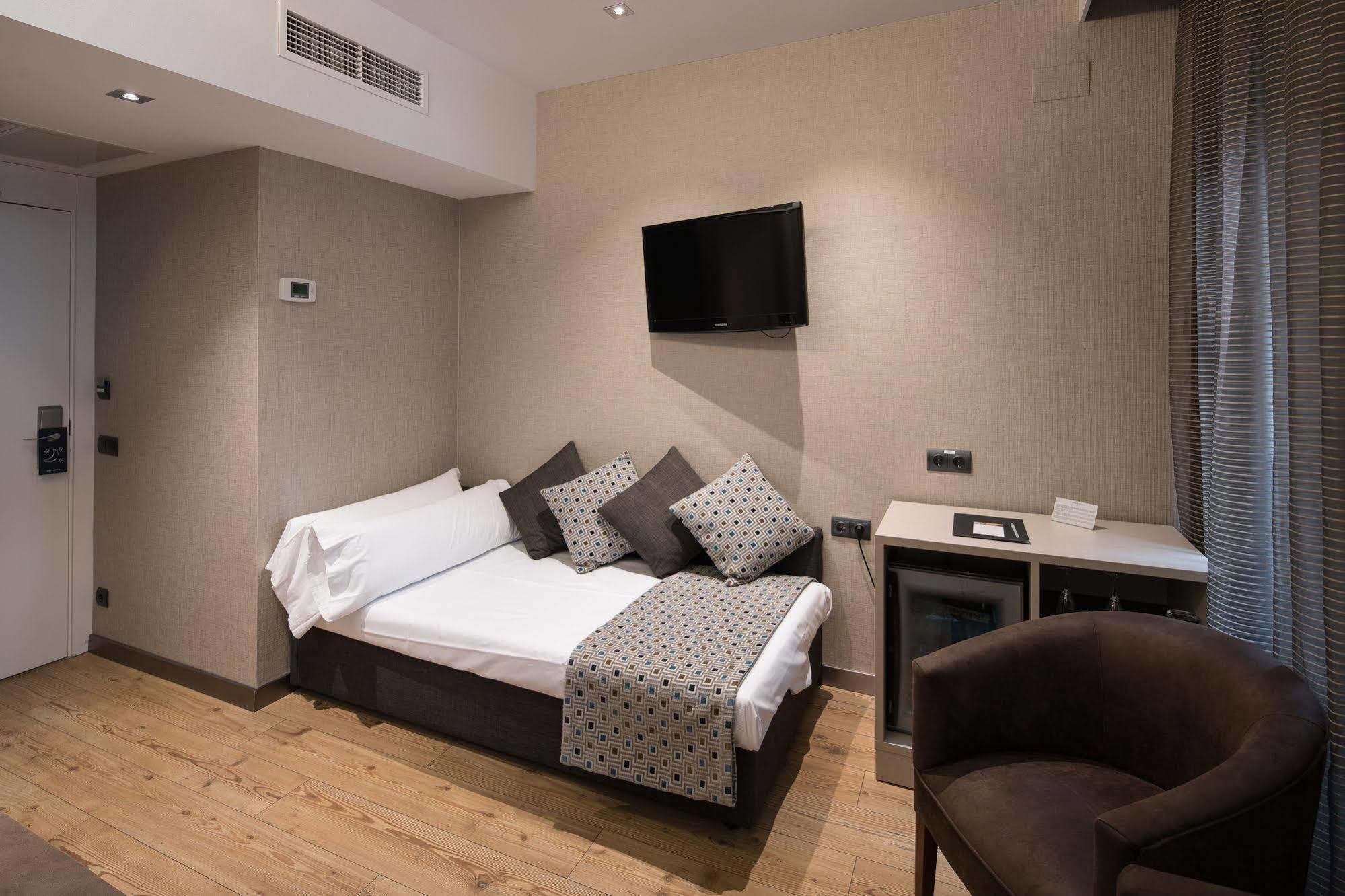 Catalonia Born Hotel Барселона Екстериор снимка